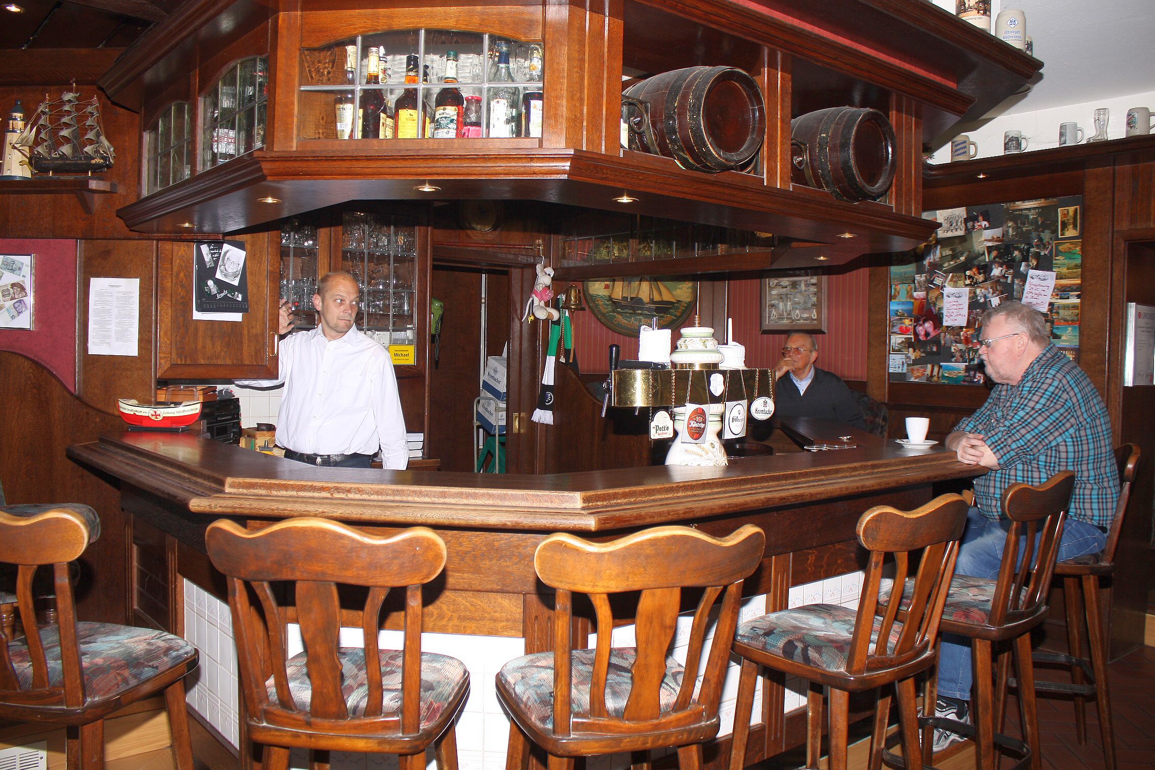 Theke und Stammtisch im Deutschen Haus